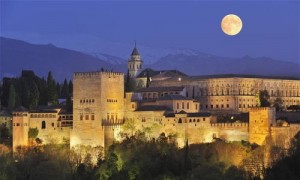 Die Alhambra bei Mondschein